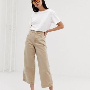 Crew neck HIGH QUALITY  tee. NWT